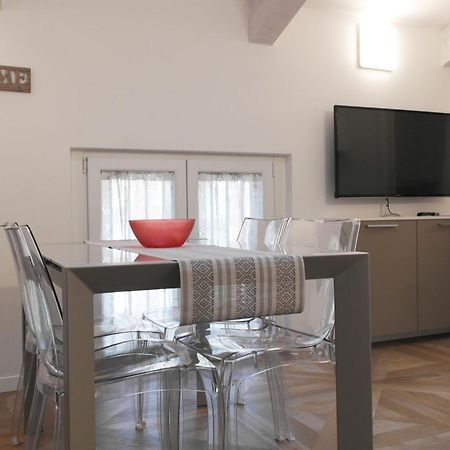 Luminoso Bilocale Zona Tibaldi Bocconi Apartman Milánó Kültér fotó
