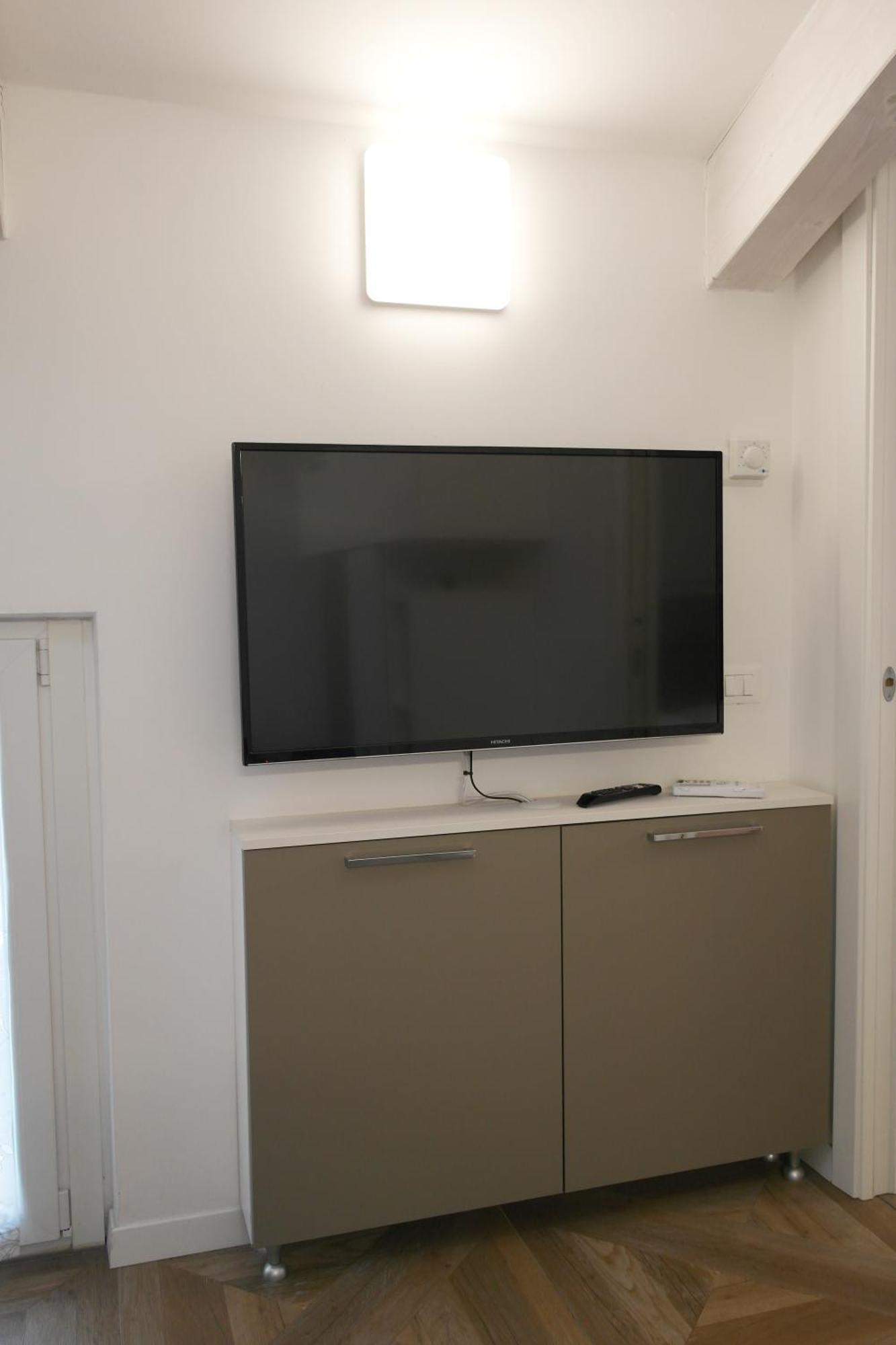 Luminoso Bilocale Zona Tibaldi Bocconi Apartman Milánó Kültér fotó