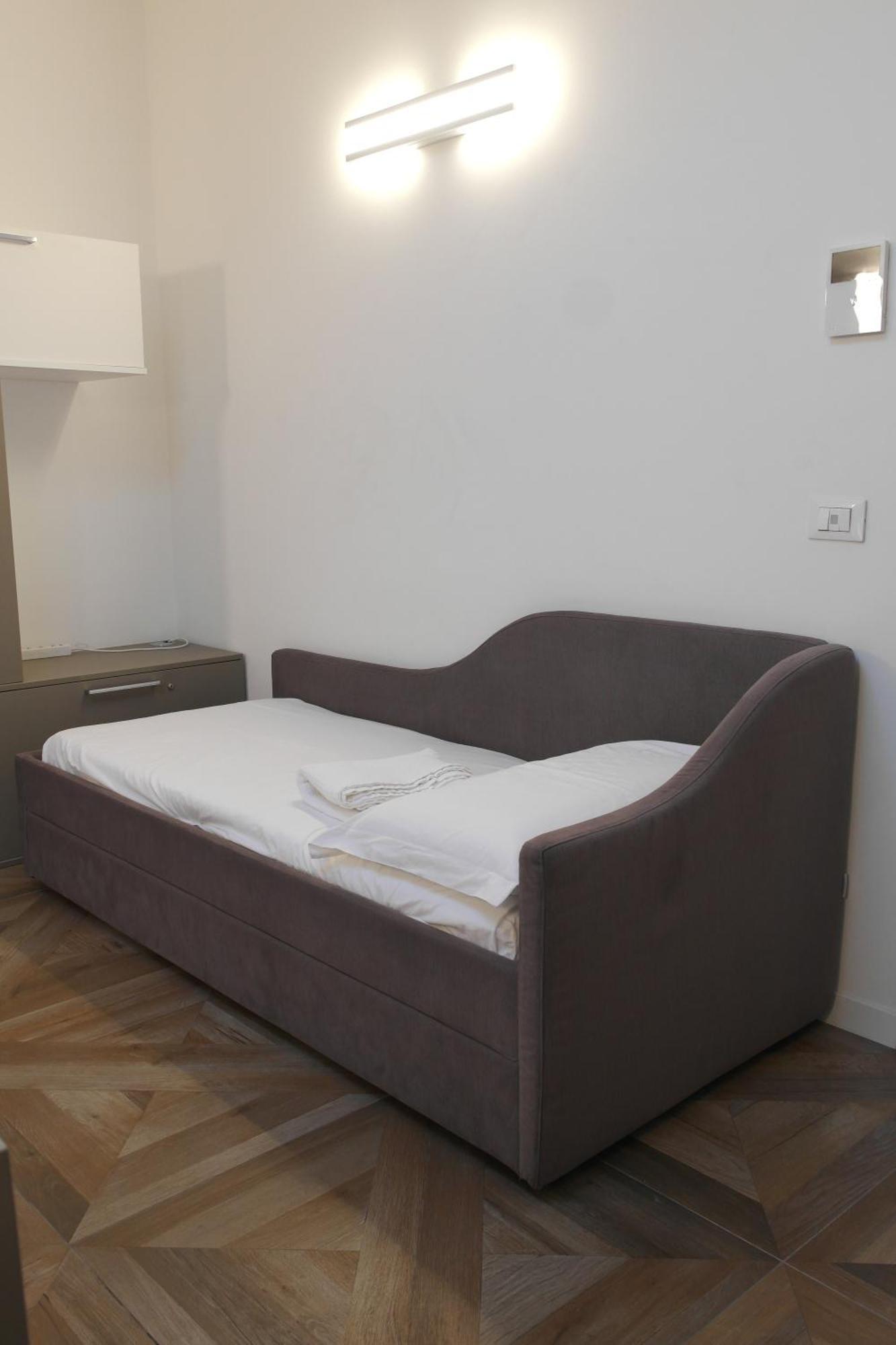 Luminoso Bilocale Zona Tibaldi Bocconi Apartman Milánó Kültér fotó